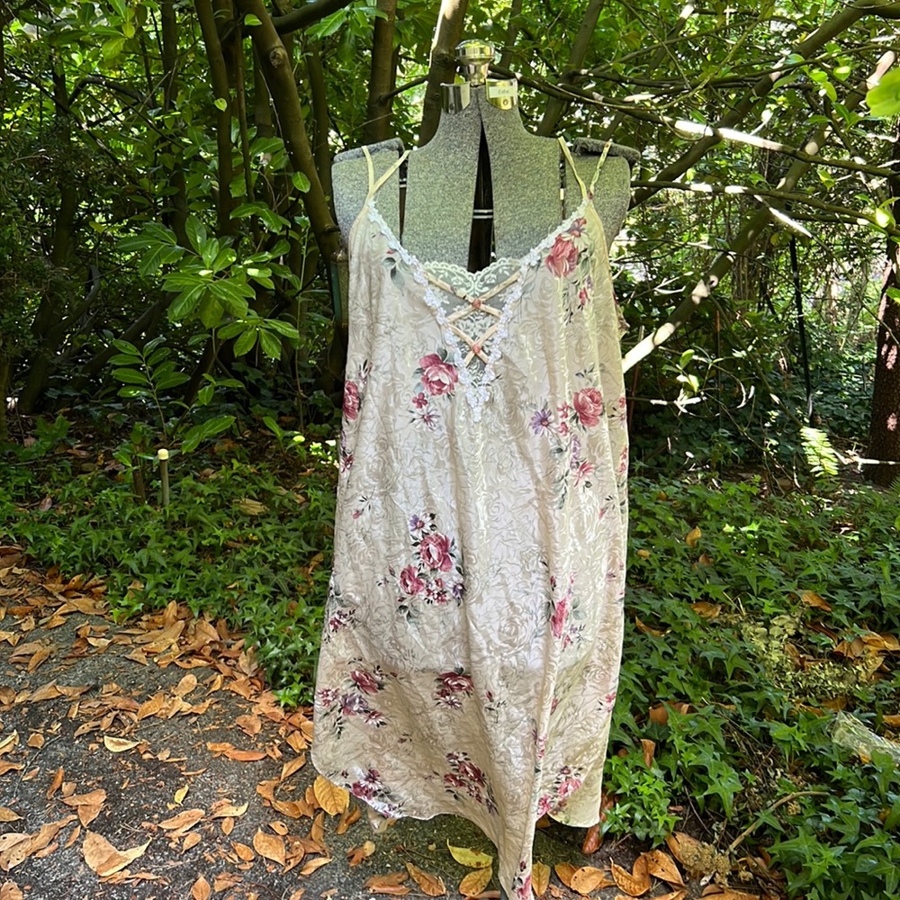 80’s-90’s vintage plus-size floral lingerie nightgown